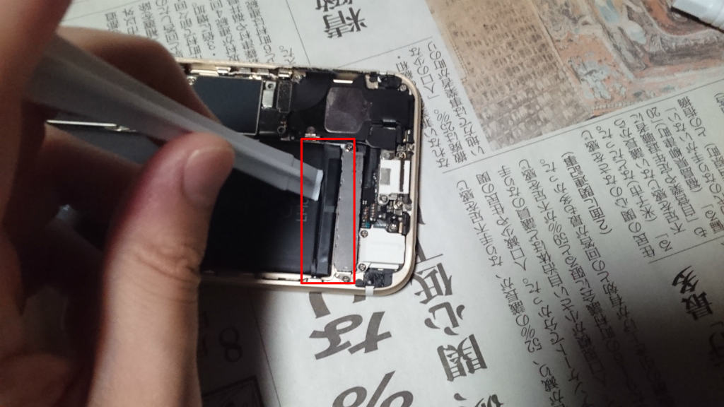 iPhone6sバッテリー交換12（赤線）