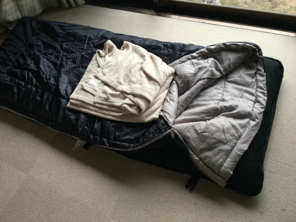 寝袋と毛布